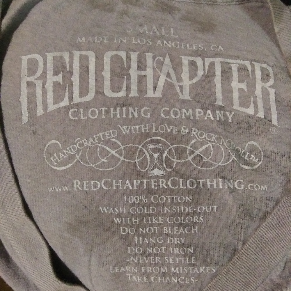 Red Chapter Small Short Sleeve "Forget" - Picture 2 of 6